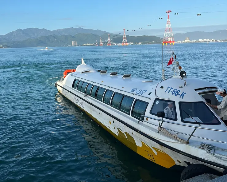 VinWonders Nha Trang是越南規模最大的主題樂園,搭乘世界最長跨海纜車登島,園區涵蓋陸上樂園、水上樂園、水族館和動物園