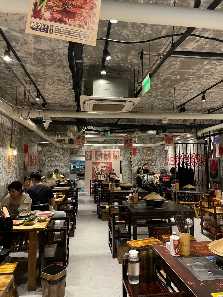 離峰時間，生意也很好，尖峰時刻都要排1小時以上，建議避開飯點來