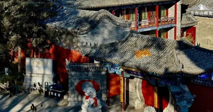 五台山羅喉寺門樓。