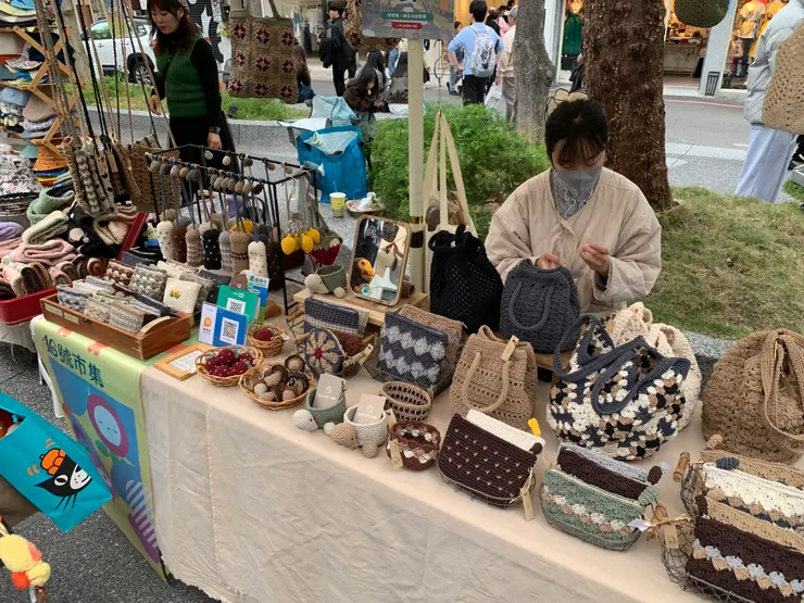 心心：人潮很多，不過偶爾還是會遇到攤前沒有客人的。