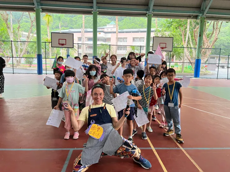 闖關活動大小孩子合影