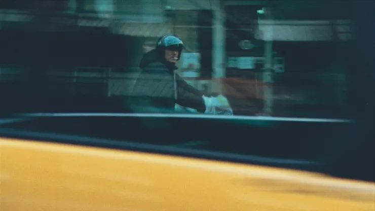 本片畫面既保留底片攝影的懷舊憂傷質感，又有小編制實景拍攝的靈活度