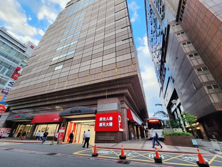 新光摩天大樓停車場外觀