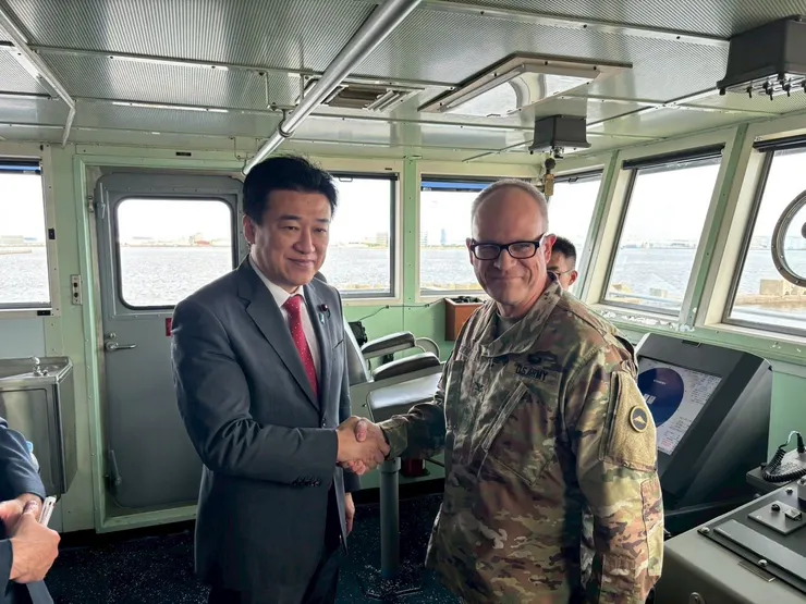 木原稔（左）參訪陸上自衛隊橫浜駐屯地（照片來源：木原稔官方臉書）