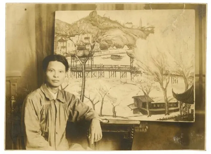 ▲陳澄波與〈西湖春色〉合影，來源：中央研究院