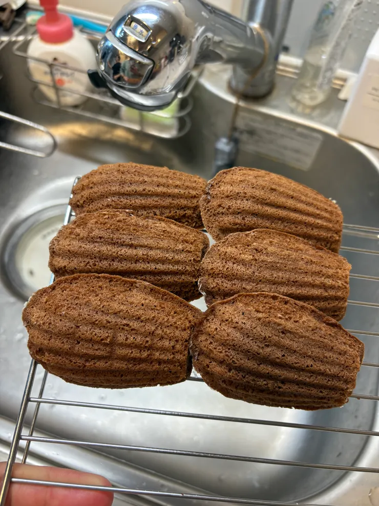 週六到教會朋友家做甜點真是有趣，有點想跟他借烤箱來試做蘋果派。