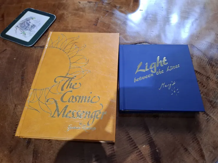 Graham的作品冊與Margit的散文集