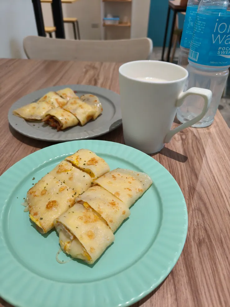無糖豆漿雙蛋餅休息補血一下