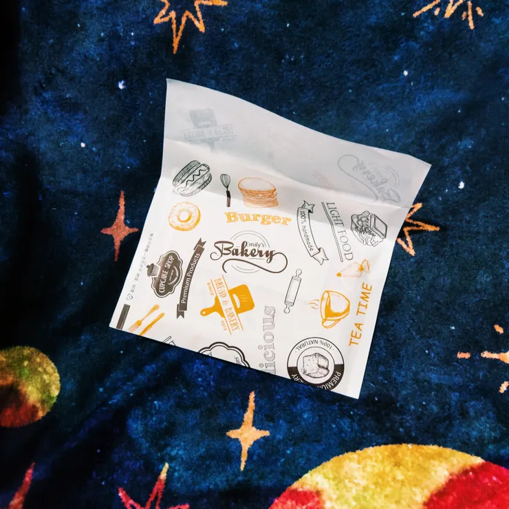 以裝麵包的包裝袋作為包裝