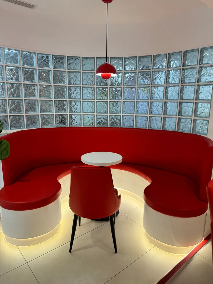 1F圓環桌一次座5-6個人沒問題