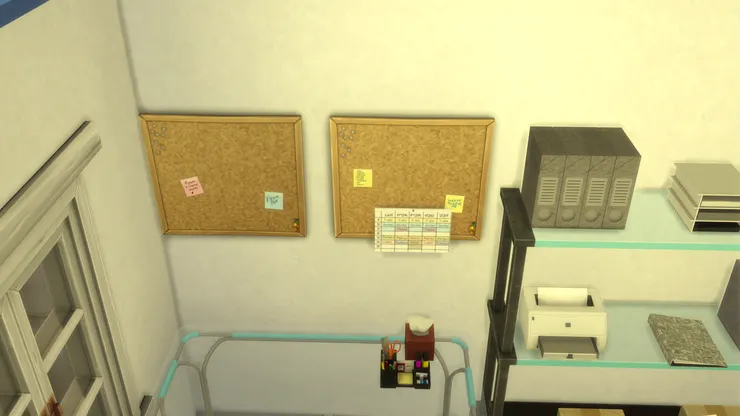 我今次用了玻璃桌,桌上也有文具。