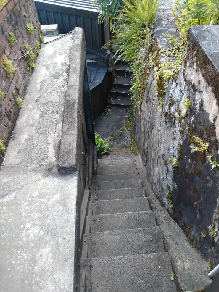 小時候這種階梯很常見