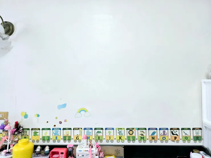 體驗愛塗鴉寶貝看過來!可自由裁切、牆壁、木板隨處可黏、白板