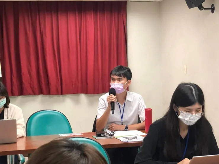 筆者在參與研討會進行提問