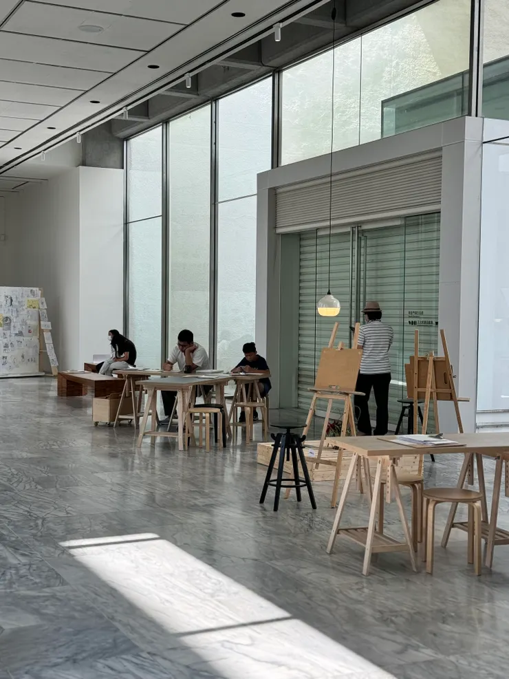 早上9點半就來畫畫的人們