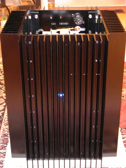 測試中的 Aleph 2，面板的藍光 LED 電源是由主電路板引過來的