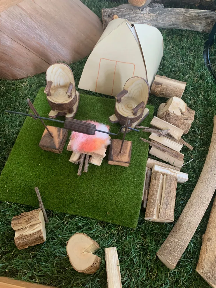 哈哈哈~亂入的圖,旁邊介紹了露營用刀!