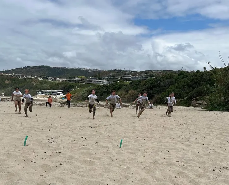 圖片來源:ocjuniorguards IG / 沙灘上體能訓練