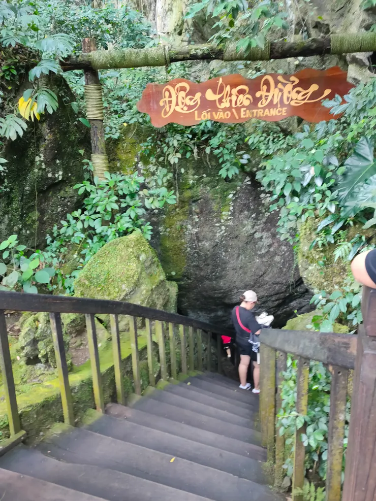 要走一段山路，我們算是全車最體弱，選了好走的路還是最慢到