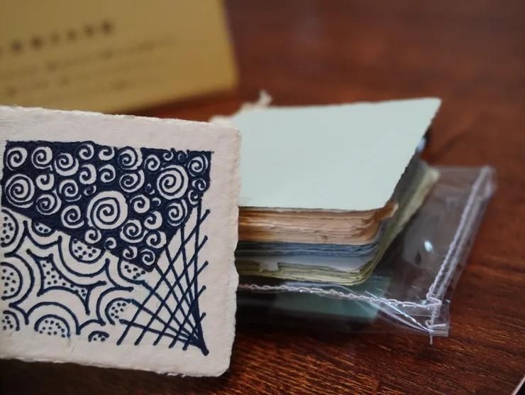 若仔細觀察三種圖樣的中間偏左下的位置，可發現起毛和掉色的現象，殘念！