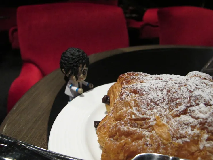 我在咖啡廳裏點了一份巧克力的甜點，味道嘛...有巧克力還會難吃嗎？