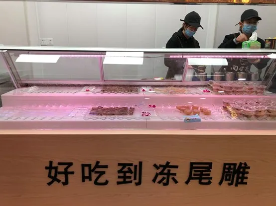 土筍凍(就是把海裏的無脊椎生物做成果凍)