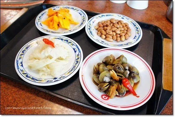 中式合菜餐廳的小菜類似這些。