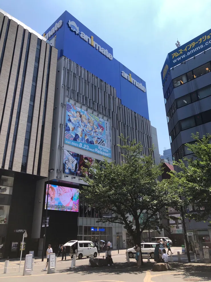 整棟9層樓的商場, 青少年的天堂.