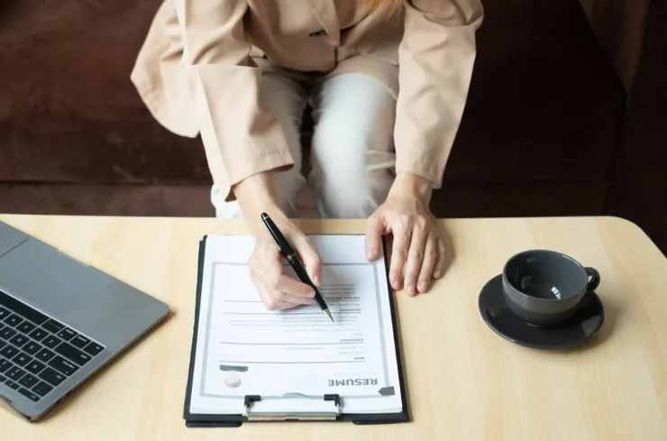 NG履歷通常只列出工作內容，卻沒寫出「戰績」。正確的做法是用數據說話，沒有數字支撐的經歷，在面試官眼裡就是一堆沒有靈魂的文字。圖/123RF圖庫