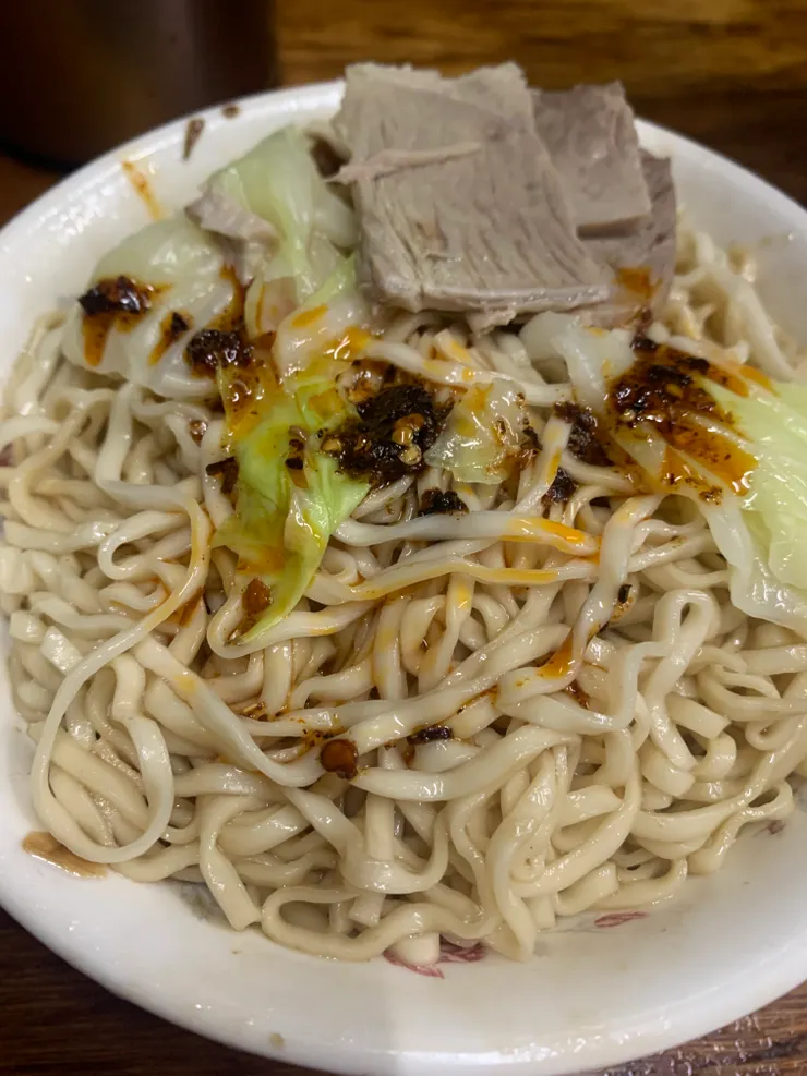 大肚子的人建議直接點大碗,完全不會吃不下