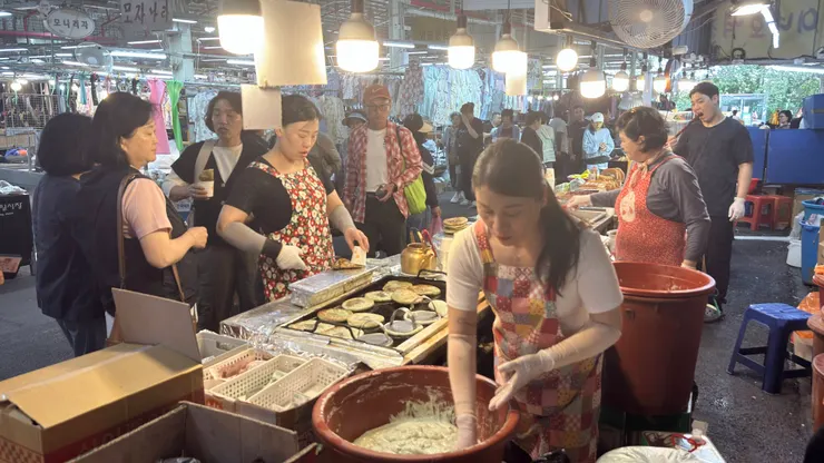 韓式糖餅內餡是黑糖、肉桂粉、花生