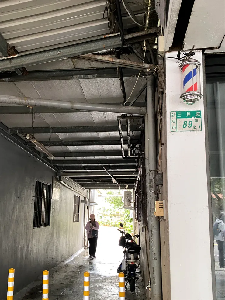 大坪林圳西幹線二十張東支線,從三民路89號的地方鑽出