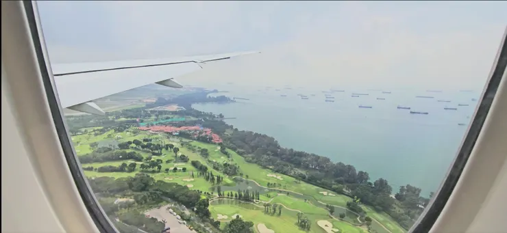 這是飛機降落新加坡樟宜機場前的經典畫面!