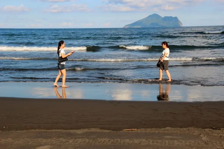 紀錄片「逃跑的人」劇照，右側為主角之一范草雲（前失聯移工）