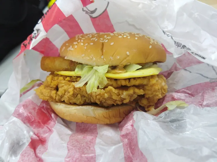 花生熔岩咔啦雞腿堡(辣)1121228