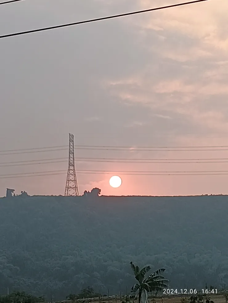 山登，路停拍攝屏科大高台上的夕顏