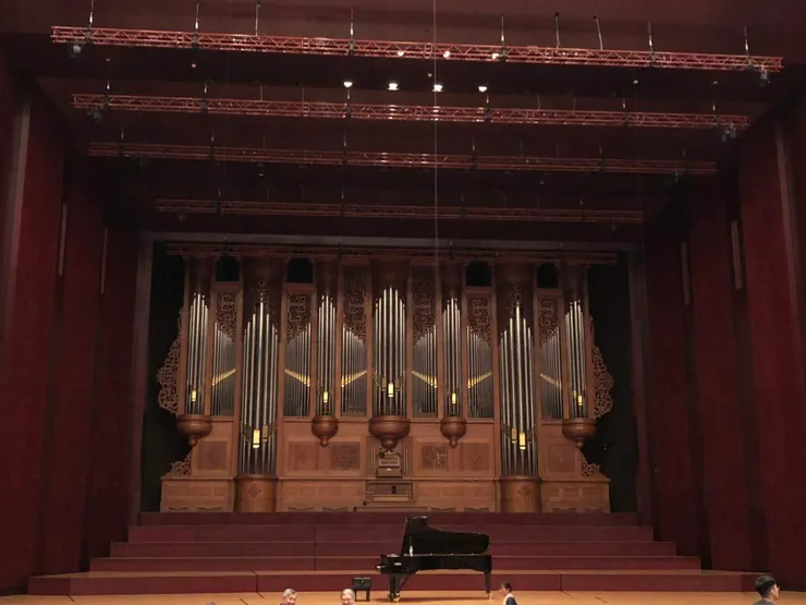 幾年前和朋友北上去聽鋼琴獨奏會拍下來的畫面。(國家音樂廳的管風琴)
