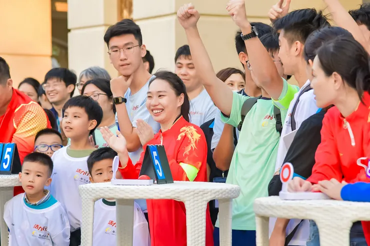 李珊珊帶領隊伍贏得冠軍