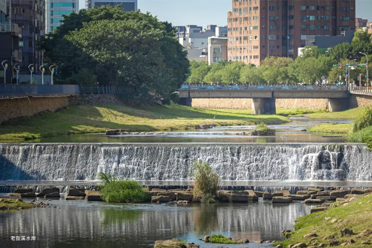 ▲老街溪水岸。