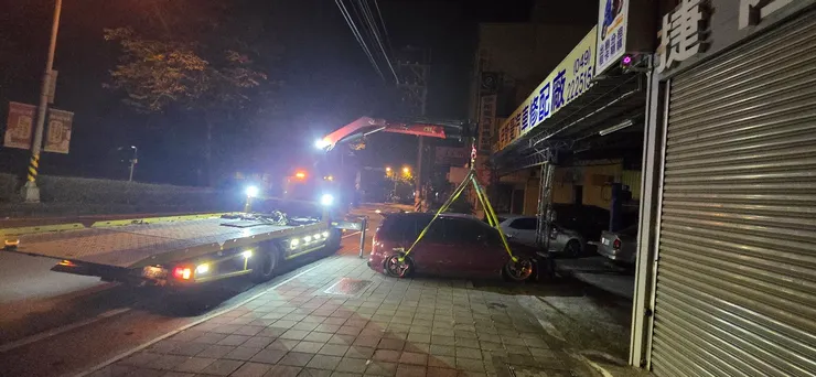 吊桿拖吊車救援