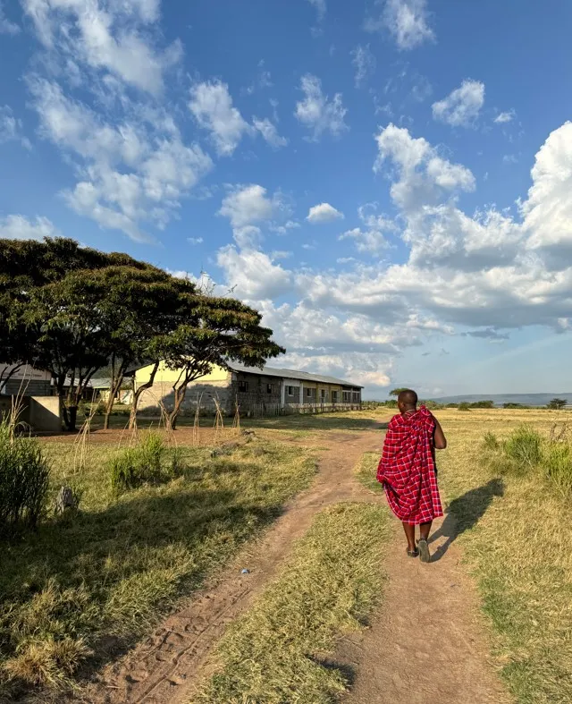 左手邊就是馬賽學校的區域