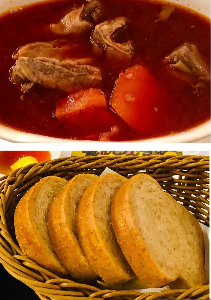 上圖：沙皇羅宋湯。下圖：俄式黑麥麵包