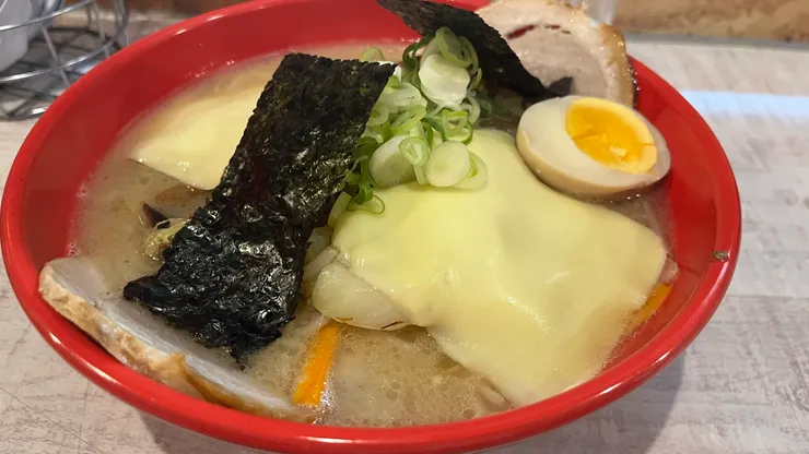 拉麵放入大量野菜，感覺相當健康。