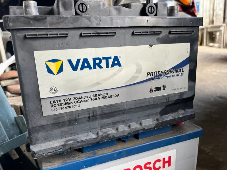 3008 VARTA 電瓶