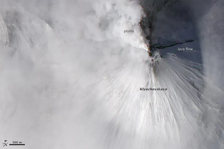 克柳切夫火山2010年爆發的照片。由 NASA - http://earthobservatory.nasa.gov/NaturalHazards/view.php?id=43233&src=nha, 公有領域