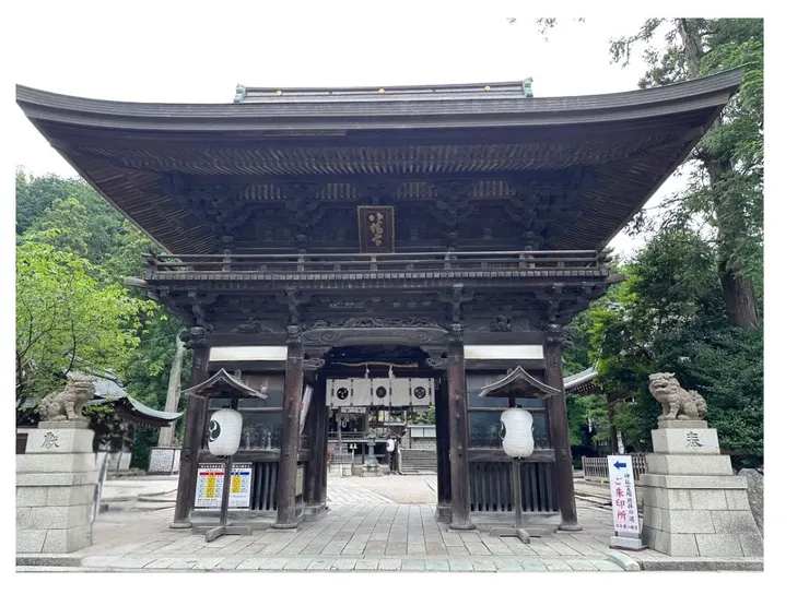 日牟禮八幡宮入口