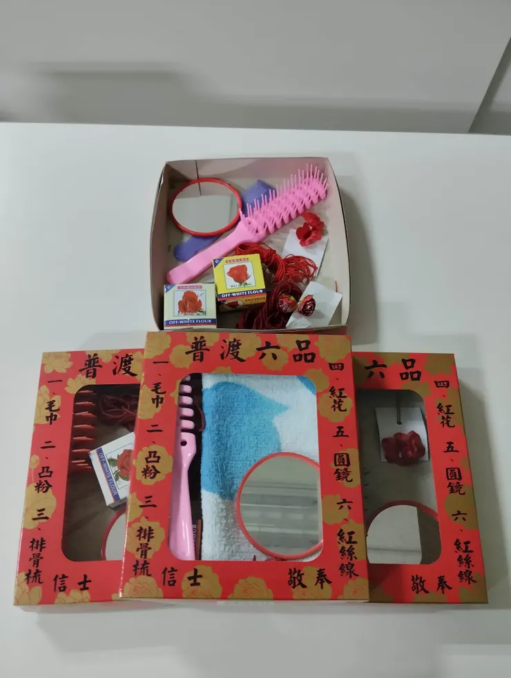 幾年下來，公司庫房有好幾套。