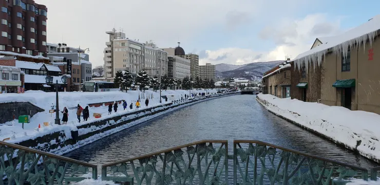 動畫閃過的運河