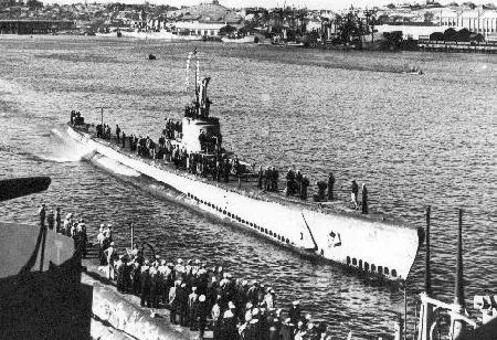 入港區的鰷魚號