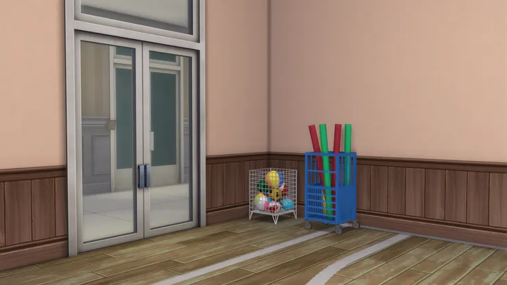 因為沒有體育用品房間，所以角落裏放了運動用品。